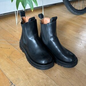 Black leather Chelsea boots